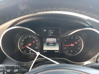 2019 Mercedes-Benz GLC 300 z VIN WDC0G4KB0KF634825, wystawiony jako Copart lot #50139445 z przebiegiem 62 221 mil mil oraz Szkoda całkowita • Salvage title. Historia ofert i sprzedaży dostępna na DreamBid. Obrazek 9.