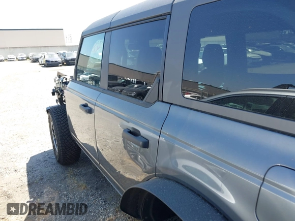 2024 Ford Bronco Badlands z VIN 1FMEE9BP9RLB31294, wystawiony jako IAAI lot #42115923 z przebiegiem 1675 mil mil oraz . Historia ofert i sprzedaży dostępna na DreamBid. Obrazek 14.