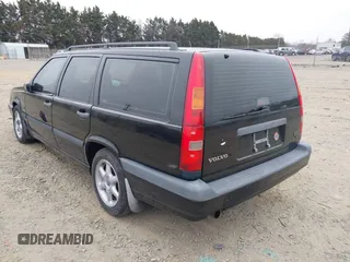 1996 Volvo 850 с VIN YV1LW5549T2173250, выставлен на аукционе IAAI как лот 41773998 с пробегом 224 384 миль миль и . История ставок и продаж доступна на DreamBid. Изображение 3.
