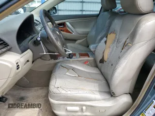 2008 Toyota Camry LE z VIN 4T1BK46K88U575417, wystawiony jako Copart lot #59084185 z przebiegiem 242 347 mil mil oraz Czysty tytuł • Clean title. Historia ofert i sprzedaży dostępna na DreamBid. Obrazek 7.