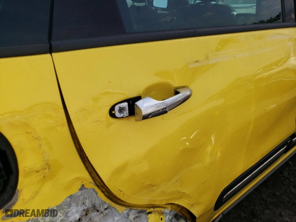 2014 FIAT 500L Trekking with VIN ZFBCFADH2EZ023643, listed as a Copart auction lot 61457174 with 84,309 mi miles and Salvage Title. Bid and sale history available at carsss.com. Image 10.