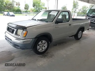 1999 Nissan Frontier XE z VIN 1N6DD21S8XC301171, wystawiony jako IAAI lot #42451683 z przebiegiem 226 673 mil mil oraz . Historia ofert i sprzedaży dostępna na DreamBid. Obrazek 2.