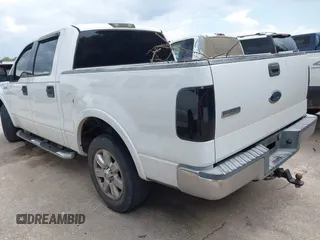 2004 Ford F-150 XLT z VIN 1FTPW12544KC63307, wystawiony jako IAAI lot #42602132 z przebiegiem 176 050 mil mil oraz . Historia ofert i sprzedaży dostępna na DreamBid. Obrazek 3.