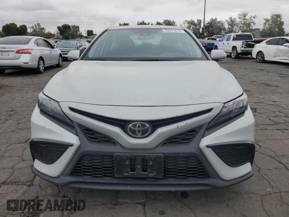 2022 Toyota Camry SE with VIN 4T1G11AK4NU058724, listed as a Copart auction lot 53511615 with 63,235 mi miles and Salvage Title. Bid and sale history available at DreamBid. Image 5.