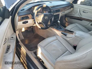2007 BMW 3 Series 328i z VIN WBAWB33577PV70251, wystawiony jako Copart lot #50521915 z przebiegiem 182 676 mil mil oraz Czysty tytuł • Clean title. Historia ofert i sprzedaży dostępna na DreamBid. Obrazek 8.