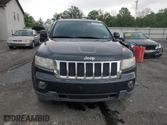 2011 Jeep Grand Cherokee Laredo z VIN 1J4RR4GG5BC609569, wystawiony jako Copart lot #55701055 z przebiegiem 234 116 mil mil oraz Czysty tytuł • Clean title. Historia ofert i sprzedaży dostępna na DreamBid. Obrazek 5.