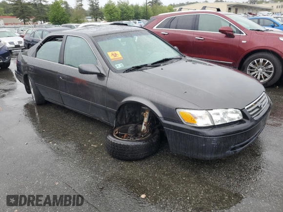2000 Toyota Camry CE z VIN JT2BG22K7Y0479410, wystawiony jako Copart lot #57871825 z przebiegiem 222 941 mil mil oraz Czysty tytuł • Clean title. Historia ofert i sprzedaży dostępna na DreamBid. Obrazek 4.