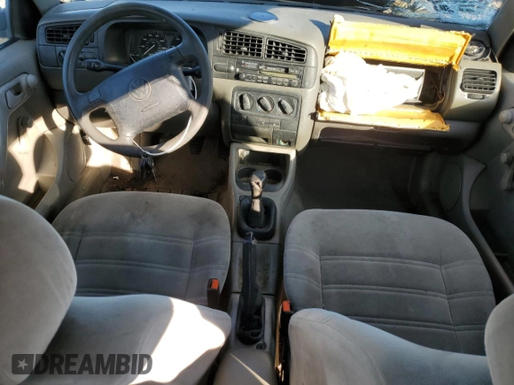 1998 Volkswagen Jetta TDI z VIN 3VWRF81H1WM119610, wystawiony jako Copart lot #42724295 z przebiegiem 8 361 mil mil oraz Szkoda całkowita • Salvage title. Historia ofert i sprzedaży dostępna na DreamBid. Obrazek 8.