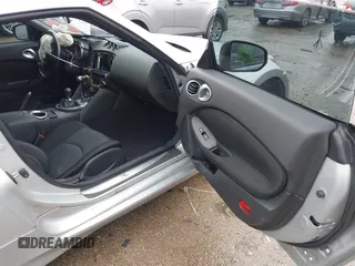 2010 Nissan 370Z Touring z VIN JN1AZ4EH9AM503264, wystawiony jako IAAI lot #42180901 z przebiegiem Nie podano mil oraz . Historia ofert i sprzedaży dostępna na DreamBid. Obrazek 5.