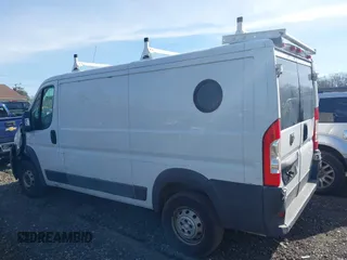2014 Ram ProMaster Cargo z VIN 3C6TRVAG2EE101011, wystawiony jako IAAI lot #42068141 z przebiegiem Nie podano mil oraz . Historia ofert i sprzedaży dostępna na DreamBid. Obrazek 3.