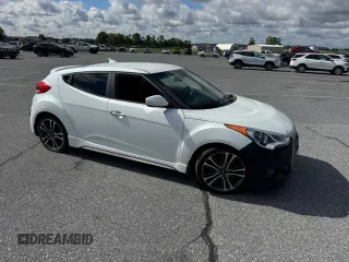 2016 Hyundai Veloster Turbo z VIN KMHTC6AE3GU296034, wystawiony jako Copart lot #59438335 z przebiegiem 121 565 mil mil oraz Czysty tytuł • Clean title. Historia ofert i sprzedaży dostępna na DreamBid. Obrazek 1.