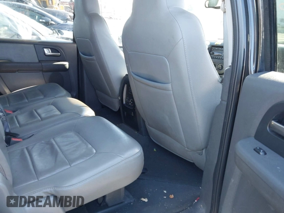 2003 Ford Expedition Special Service with VIN 1FMFU16L33LC18812, listed as a IAAI auction lot 41581270 with 1 mi miles. Bid and sale history available at carsss.com. Image 8.