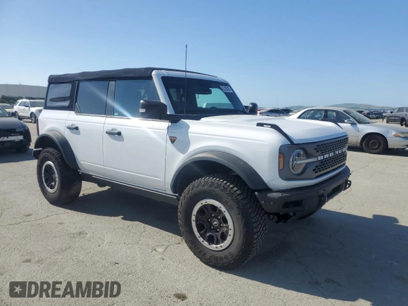 2022 Ford Bronco with VIN 1FMEE5DH3NLA92842, listed as a Copart auction lot 53109365 with 25,303 mi miles and Clean title. Bid and sale history available at DreamBid. Image 4.