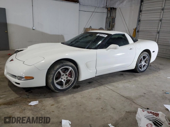 2002 Chevrolet Corvette with VIN 1G1YY22G325125574, listed as a Copart auction lot 87064914 with 0 mi miles and Salvage Title. Bid and sale history available at carsss.com. Image 1.