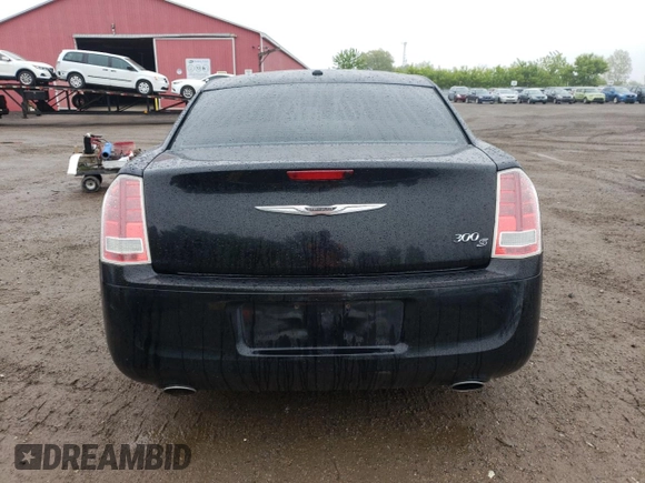 2012 Chrysler 300 S z VIN 2C3CCABG0CH306995, wystawiony jako Copart lot #58811675 z przebiegiem 127 498 mil mil oraz Szkoda całkowita • Salvage title. Historia ofert i sprzedaży dostępna na DreamBid. Obrazek 6.