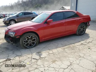 2015 Chrysler 300 S z VIN 2C3CCAGG3FH905404, wystawiony jako Copart lot #48992615 z przebiegiem Nie podano mil oraz Szkody całkowita. Historia ofert i sprzedaży dostępna na DreamBid. Obrazek 1.