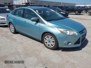 2012 Ford Focus SE с VIN 1FAHP3F22CL352952, выставлен на аукционе IAAI как лот 42722671 с пробегом 126 923 миль миль и . История ставок и продаж доступна на DreamBid. Изображение 1.