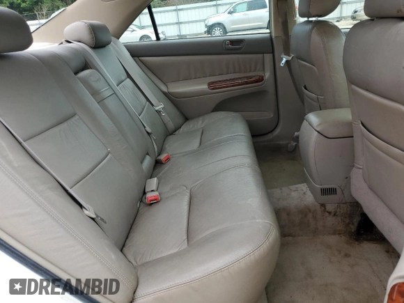 2004 Toyota Camry LE z VIN JTDBE32K440281087, wystawiony jako Copart lot #60486995 z przebiegiem 229 856 mil mil oraz Czysty tytuł • Clean title. Historia ofert i sprzedaży dostępna na DreamBid. Obrazek 11.
