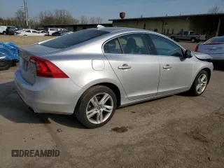 2015 Volvo S60 T5 Premier z VIN YV1612TK9F1355746, wystawiony jako Copart lot #54016445 z przebiegiem 37 272 mil mil oraz Szkoda całkowita • Salvage title. Historia ofert i sprzedaży dostępna na DreamBid. Obrazek 3.
