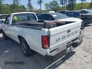 1991 Dodge Dakota S z VIN 1B7GL26XXMS302752, wystawiony jako IAAI lot #42060308 z przebiegiem 158 000 mil mil oraz . Historia ofert i sprzedaży dostępna na DreamBid. Obrazek 3.
