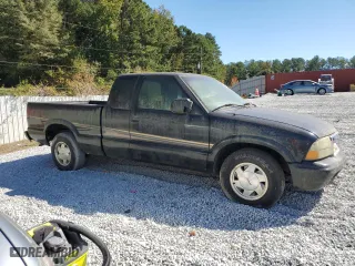 2002 GMC Sonoma SLS with VIN 1GTCS19W428200047, listed as a Copart auction lot 77114984 with 154,131 mi miles and Clean Title. Bid and sale history available at carsss.com. Image 4.