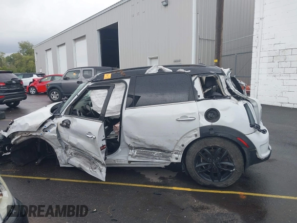 2011 MINI Countryman S z VIN WMWZC5C54BWM10154, wystawiony jako IAAI lot #37722183 z przebiegiem Nie podano mil oraz . Historia ofert i sprzedaży dostępna na DreamBid. Obrazek 13.
