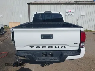 2018 Toyota Tacoma SR5 with VIN 3TMDZ5BN2JM037580, listed as a IAAI auction lot 42248418 with 35,661 mi miles and . Bid and sale history available at DreamBid. Image 15.