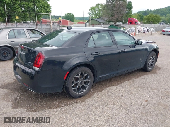 2015 Chrysler 300 S z VIN 2C3CCAGG1FH923044, wystawiony jako IAAI lot #42284945 z przebiegiem 132 681 mil mil oraz . Historia ofert i sprzedaży dostępna na DreamBid. Obrazek 4.