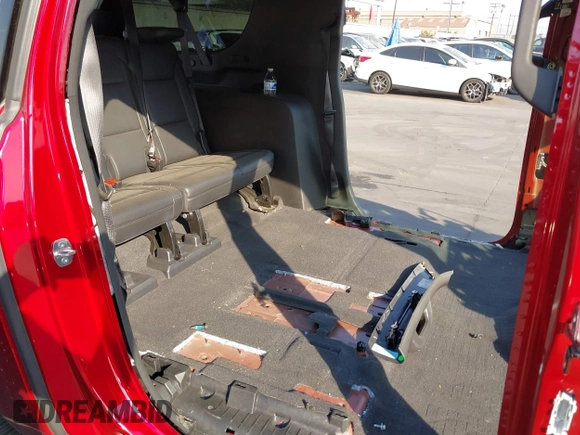 2021 Chevrolet Suburban LT z VIN 1GNSCCKD8MR138864, wystawiony jako IAAI lot #41296984 z przebiegiem Nie podano mil oraz . Historia ofert i sprzedaży dostępna na DreamBid. Obrazek 8.