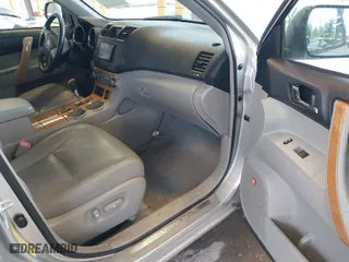 2009 Toyota Highlander Hybrid Limited with VIN JTEEW44A392030847, listed as a IAAI auction lot 41611306 with 137,874 mi miles. Bid and sale history available at carsss.com. Image 5.