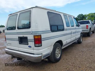 1992 Ford Econoline Cargo z VIN 1FDEE14N3NHA25465, wystawiony jako IAAI lot #42149941 z przebiegiem 172 438 mil mil oraz . Historia ofert i sprzedaży dostępna na DreamBid. Obrazek 4.