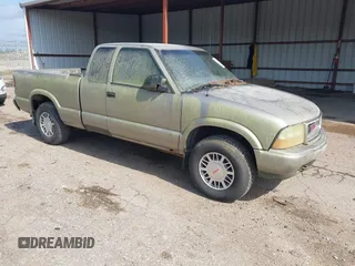 2000 GMC Sonoma SLS with VIN 1GTDT19W6Y8197873, listed as a IAAI auction lot 42195920 with 118,061 mi miles and . Bid and sale history available at carsss.com. Image 1.