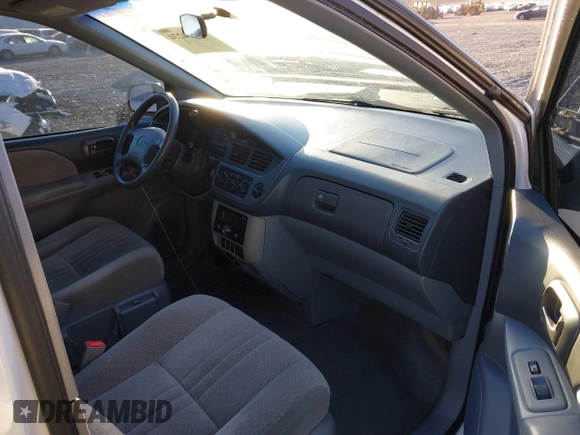 2001 Toyota Sienna CE with VIN 4T3ZF19C91U335568, listed as a IAAI auction lot 41534274 with 179,397 mi miles. Bid and sale history available at carsss.com. Image 5.