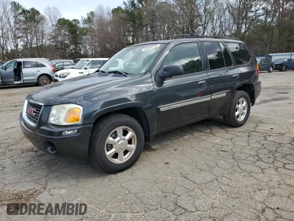 2003 GMC Envoy SLT z VIN 1GKDS13S332326838, wystawiony jako Copart lot #48888545 z przebiegiem 197 969 mil mil oraz Czysty tytuł • Clean title. Historia ofert i sprzedaży dostępna na DreamBid. Obrazek 1.