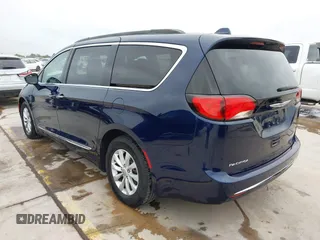 2017 Chrysler Pacifica Touring L with VIN 2C4RC1BG2HR526422, listed as a IAAI auction lot 42032839 with 180,710 mi miles and . Bid and sale history available at DreamBid. Image 3.