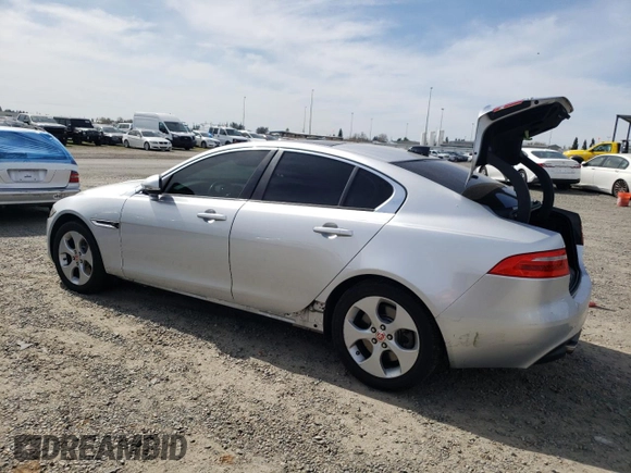 2017 Jaguar XE 25t z VIN SAJAR4BG8HA975784, wystawiony jako Copart lot #48678405 z przebiegiem 104 946 mil mil oraz Czysty tytuł • Clean title. Historia ofert i sprzedaży dostępna na DreamBid. Obrazek 2.