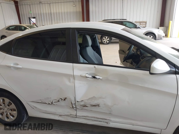 2016 Hyundai Accent SE z VIN KMHCT4AE4GU989554, wystawiony jako IAAI lot #42392926 z przebiegiem 114 759 mil mil oraz . Historia ofert i sprzedaży dostępna na DreamBid. Obrazek 6.