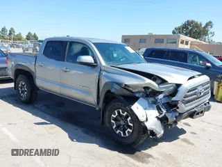 2016 Toyota Tacoma SR5 z VIN 3TMAZ5CNXGM019256, wystawiony jako IAAI lot #42294477 z przebiegiem 123 680 mil mil oraz . Historia ofert i sprzedaży dostępna na DreamBid. Obrazek 1.