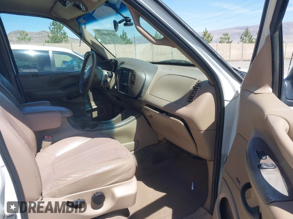 1999 Ford Expedition XLT with VIN 1FMPU18L2XLB92596, listed as a IAAI auction lot 42564012 with Not provided miles and . Bid and sale history available at DreamBid. Image 5.