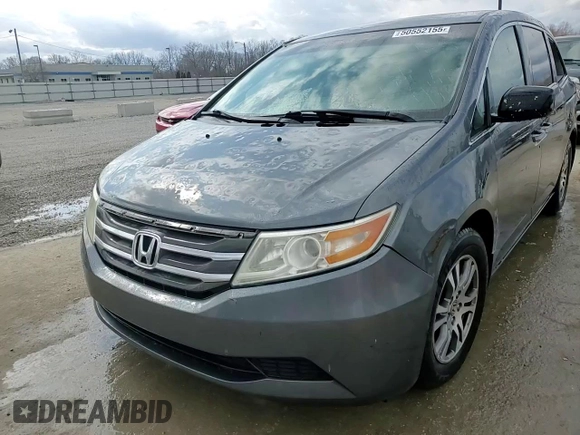 2013 Honda Odyssey EX z VIN 5FNRL5H40DB033400, wystawiony jako Copart lot #50552155 z przebiegiem 223 770 mil mil oraz Nie do naprawy. Historia ofert i sprzedaży dostępna na DreamBid. Obrazek 14.