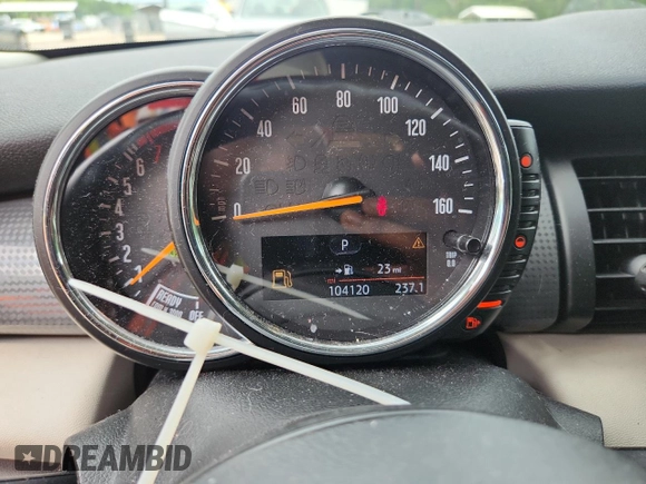 2015 MINI Hardtop 4 Door with VIN WMWXS5C5XFT831555, listed as a Copart auction lot 61673485 with 104,120 mi miles and Salvage title. Bid and sale history available at DreamBid. Image 9.