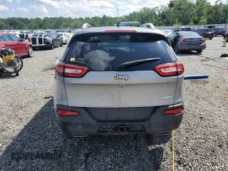 2016 Jeep Cherokee Latitude z VIN 1C4PJLCS9GW161125, wystawiony jako Copart lot #61339145 z przebiegiem 244 966 mil mil oraz Szkoda całkowita • Salvage title. Historia ofert i sprzedaży dostępna na DreamBid. Obrazek 6.