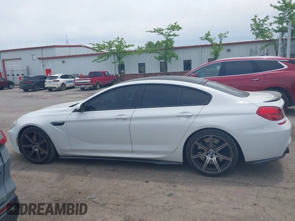 2015 BMW M6 z VIN WBS6C9C50FD467538, wystawiony jako IAAI lot #42366043 z przebiegiem 66 379 mil mil oraz . Historia ofert i sprzedaży dostępna na DreamBid. Obrazek 14.