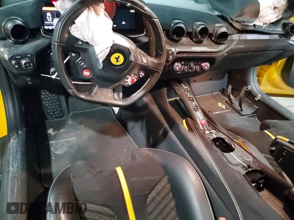 2014 Ferrari F12 z VIN ZFF74UHT5E0203242, wystawiony jako Copart lot #39032483 z przebiegiem 7 926 mil mil oraz Szkoda całkowita • Salvage title. Historia ofert i sprzedaży dostępna na DreamBid. Obrazek 8.