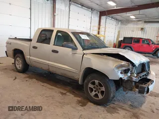 2006 Dodge Dakota SLT with VIN 1D7HW48N46S600256, listed as a IAAI auction lot 41442535 with 184,283 mi miles and . Bid and sale history available at carsss.com. Image 1.