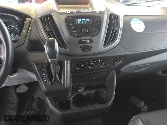 2016 Ford Transit Cargo z VIN 1FTYE1YM9GKB18600, wystawiony jako IAAI lot #42726792 z przebiegiem 127 434 mil mil oraz . Historia ofert i sprzedaży dostępna na DreamBid. Obrazek 19.
