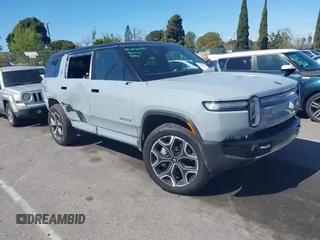 2025 Rivian R1S Adventure z VIN 7PDSGBBA1SN060468, wystawiony jako IAAI lot #41711770 z przebiegiem 2865 mil mil oraz . Historia ofert i sprzedaży dostępna na DreamBid. Obrazek 1.
