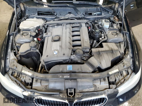 2009 BMW 3 Series 328i xDrive z VIN WBAPK73509A456299, wystawiony jako Copart lot #61068735 z przebiegiem 164 952 mil mil oraz Czysty tytuł • Clean title. Historia ofert i sprzedaży dostępna na DreamBid. Obrazek 11.