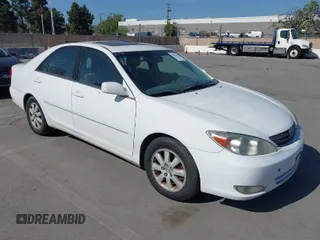 2004 Toyota Camry LE with VIN 4T1BF30K94U076420, listed as a IAAI auction lot 42012570 with 232,474 mi miles. Bid and sale history available at carsss.com. Image 1.
