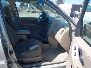 2004 Ford Escape XLT с VIN 1FMYU03154KB49571, выставлен на аукционе IAAI как лот 42055325 с пробегом 213 680 миль миль и . История ставок и продаж доступна на DreamBid. Изображение 5.